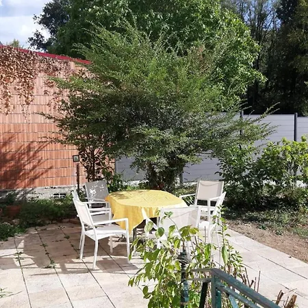 Avec Jardin Et Etang *