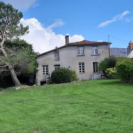 Avec Jardin Et Etang Holiday home Bressuire