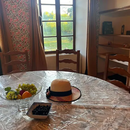 Holiday home Avec Jardin Et Etang Bressuire