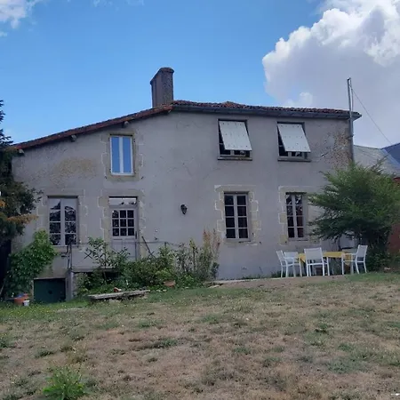 Avec Jardin Et Etang